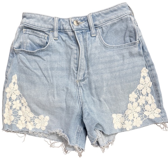 High-Rise Light Blue Denim Shorts with White Lace Trim Hollister Size 24/0 - Picture 2 of 3